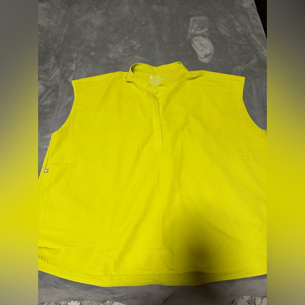 Rafaela Scrub top size 2XL